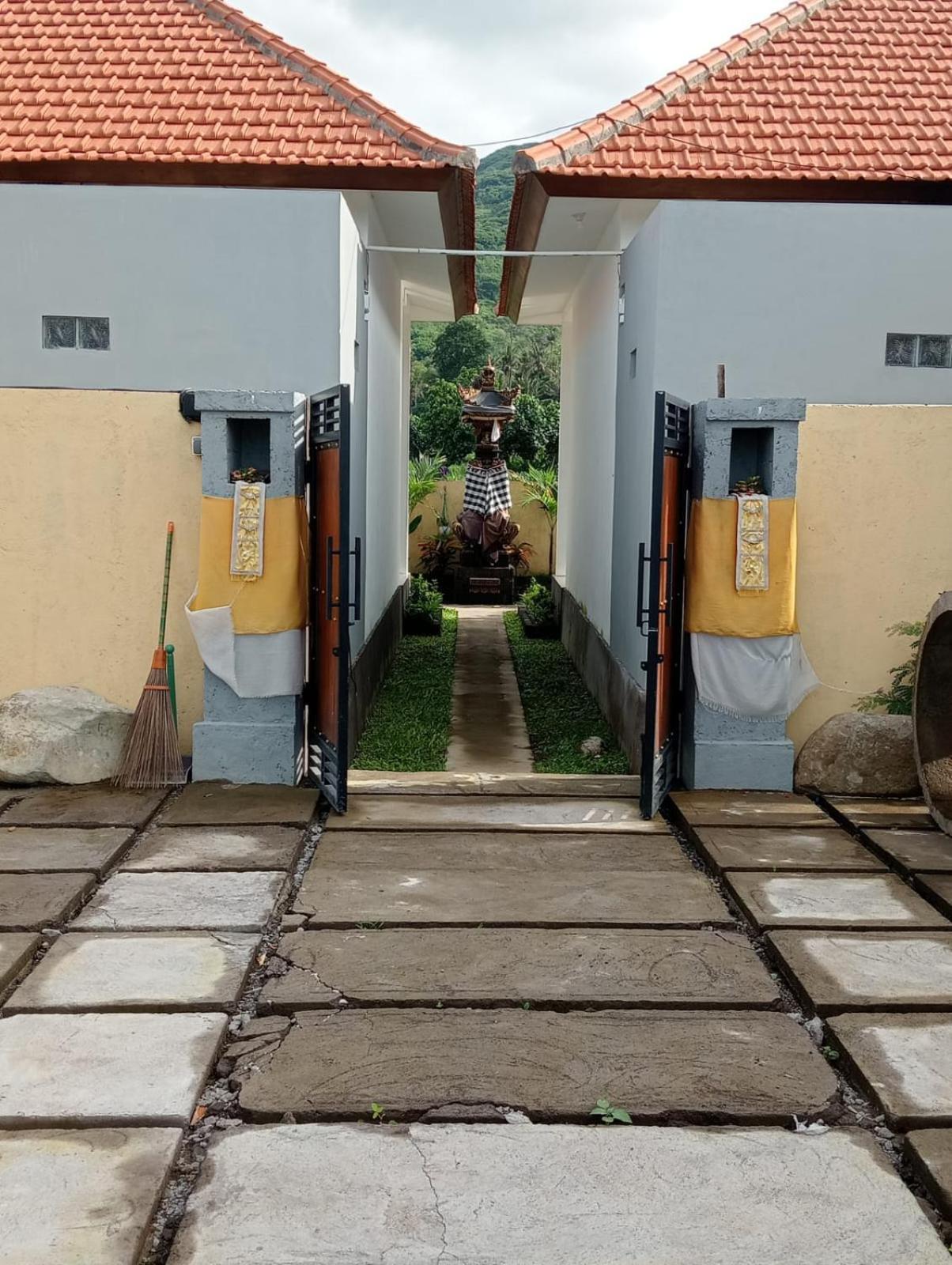 Amed Yudhadewata Hotel Kültér fotó